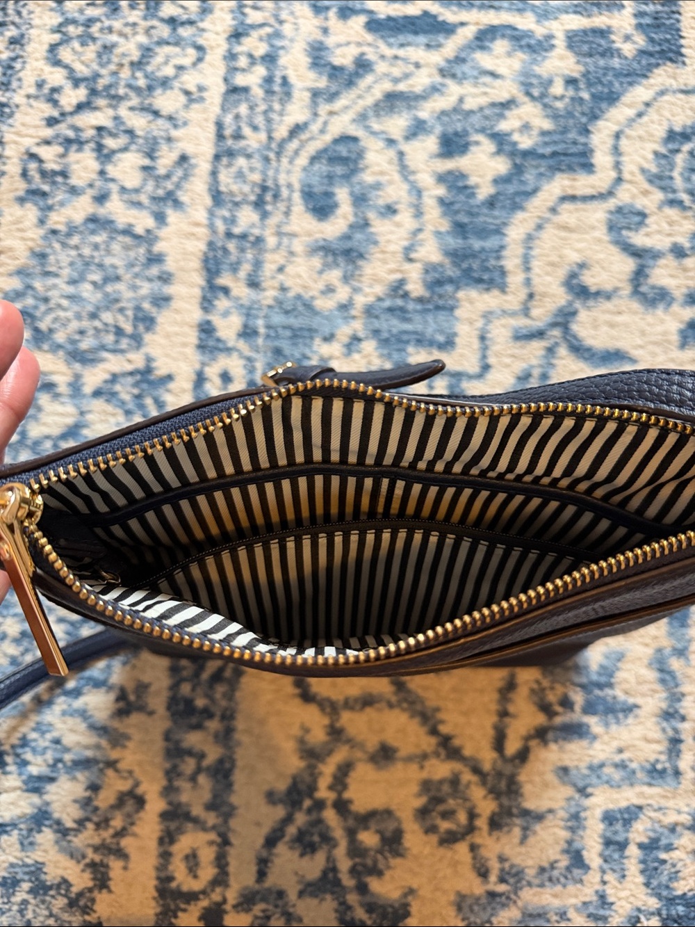 kate spade navy pebbled leather crossbody with gold hardware - Picture 6 of 7
